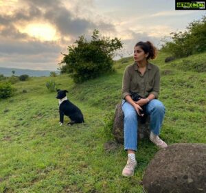 Anisha Victor Instagram - My trusty companion - Raisin 🍇 good girl. 🐶
#roadtorecovery #latergram #sunsetperson #hills #forest #dogs 🐕 #rains #outdoor #pune #maharashtra