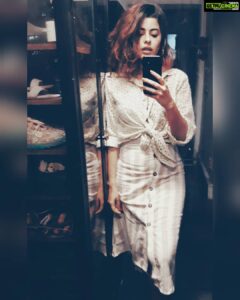 Anisha Victor Instagram - Friday night and the lights are low 🤓
#nowheretogo #abba #friday #retrovibes #retro #goodvibes #home #Mumbai #India
