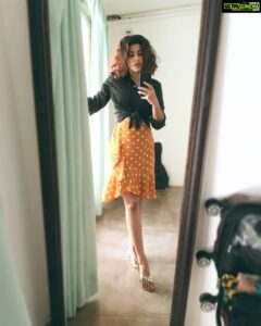 Anisha Victor Instagram - Well if your skin is tanned and hair is messy,you're doing it right! ✅
#summer 🌴 #messyhair #goa #india #vagator #beach 🌊