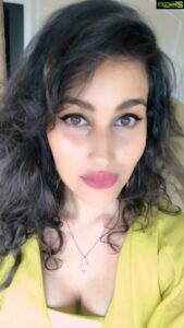 Anjali Lavania Instagram - Mood: Feeling mischievous!

That moment when you dance 💃🏻 in the middle of a selfie 😋

#feellikedancing #latinasbelike #feelingmischievous #anjalilavania