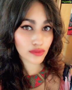 Anjali Lavania Instagram - Let’s see who blinks first - I bet I would win this staring contest 😛 

#anjalilavania #feelingcheeky #staringatyoustaringatme