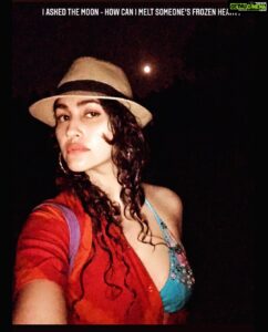 Anjali Lavania Instagram - Darkness cannot wipe out darkness only light can do that ….hatred cannot wipe out hatred only love can do that.

Swipe right to read the moonlit story from the beginning….

#moonlitnight #eternalromantic #anjalilavania #howtomeltafrozenheart #storytime #inlovewithlove