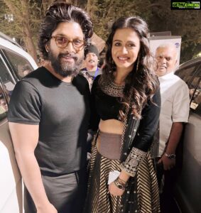 Anjana Rangan Instagram - Finally .. met my fav most and shared stage with him. Hosting #pushpathanksgivingmeet was everything i cud ask for in this last month of 2021 🔥My year is made! 😍 More pictures coming soon. #alluarjun #pushpa #bunny #iconstar
Wearing @studio149 ❤️