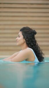 Anju Kurian Instagram - Endless blue 💙🏝🌊 .
Sober Pro Tip: Your potential, greatness and dreams beyond your current comprehensions are waiting for you on the other side of the bottle. 

Cheers to all the teetotallers out there 😉! 

:::::::::::::::::::🏝💙🌊💙::::::::::::::::

MUA- @_femy_antony_ 
V.C - @thevenkatbala 
Location- Maldives 
Edit - Team AK 

#reels #trending #reelitfeelit #mehabooba #infinitypool #endlessblue #reeloftheday #instagramreels