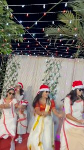 Anju Kurian Instagram - All about yesterday 😂🙊! 
Margamkali version 2.0 with cousin squad @dr.niva.mariyam.jijo @travedancer @megha_susan @amy.treesa @mahima_mariamphilip @aju.matthew @nithin_varkey_jijo 

#reels #cousinsquad #cousins #christmas2021 #margamkali