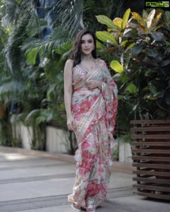 Ankitta Sharma Instagram - 𝘼𝙡𝙚𝙭𝙖, 𝙥𝙡𝙖𝙮 𝙨𝙖𝙧𝙚𝙚 𝙠 𝙛𝙖𝙡𝙡 𝙨𝙖.. @gopivaiddesigns @shrushti_216 @tanveershaikhfilms786 @makeupbysabashaikh