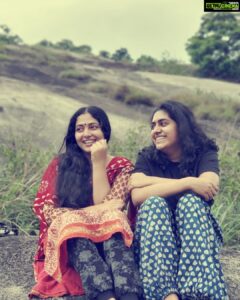 Anu Sithara Instagram - Nokkethadhoorathu Kannum Nattu ❤️❤️
#besties #sisters #wayanad