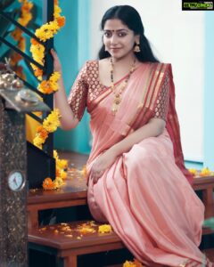 Anu Sithara Instagram - I have already begun to prep-up for the festivities and I’m all set with my #Onam gifts too! Are you?
This Onam, surprise your special someone with the exclusive festive range from @ajiolife at 50-80% OFF* 
Hit the #linkinbio to shop now!
#AjioLove #GiftingwithAjio #Ad
