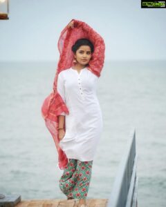Anupama Parameswaran Instagram - Introducing to u all that wonderful girl 👩🏻@mekala.sreemukhi who styled me in #vunnadhiokatezindagi ........ Getting a lot of compliments on the same 😍 Thank you so much bangaaarammm for making me feel like a princess 👸 Without you 