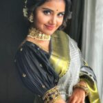 Anupama Parameswaran Instagram - 💎 Styling @lavanyabathina & @venkatesh_93 Saree @kancheesilks Blouse @chandraandvamsistudio Jewellery @rubansaccessories Makeup @makeupbysiva Hairstyle and PC @thimmappa180 🤗