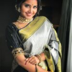 Anupama Parameswaran Instagram - Navratri is here👑 Styling @lavanyabathina & @venkatesh_93 Saree @kancheesilks Blouse @chandraandvamsistudio Jewellery @rubansaccessories Makeup @makeupbysiva PC and hairstyle @thimmappa180 ♠️