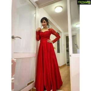 Aparna Vinod Instagram - Swipe right ➡️to see how I feel when my heart says yes and my mom says no. 

@vaiga_sukumar 
#mom #mother #red #reddress  #gown #princessvibes #ootd #lbd