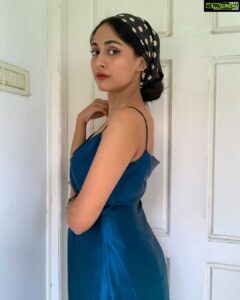 Aparna Vinod Instagram - Satin dress: @v.a.i.g.a 
Scarf: @v.a.i.g.a