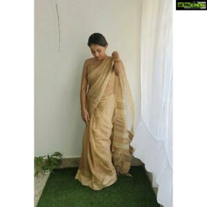 Aparna Vinod Instagram - Grocery shopping outfit

#aparna #aparnavinod #quarantinelife #saree #traditional #vishu #vishu2020