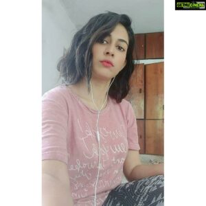 Aparna Vinod Instagram - I figure I'd have time alone with my thoughts. But it turns out I don't have as many thoughts as you think. 
So I went back to taking S.E.L.F.I.E.S 
#quarantinelife  #quarantine #shorthair #selfie #lockdown #lockdownstyle