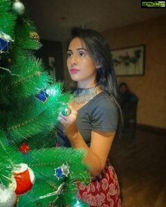 Aparna Vinod Instagram - 🎄they say good things take time that's why I'm always late and here is my late Xmas post 🎄
#christmas #christmas2019 #christmastime #christmastree #latepost #xmas #aparna #aparnavinod