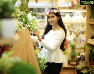 Aparna Vinod Instagram - PC : @mr_arunjith 
Costume:@koovsfashion
Tiara:@sheinofficial 
#aparnavinod #aparna #aparnaphotoshoot #photoshoot