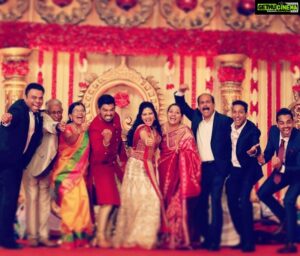 Ashwathy Warrier Instagram - Diwali for me is all about family, love, fun, colours, emotions and togetherness 💖 Nothing captures that mood better than this favourite family picture✨ Wishing you all a happy Diwali from our family to yours 🥳. 

#Happydiwali #family #funtimes #love #goodolddays #chennai #india