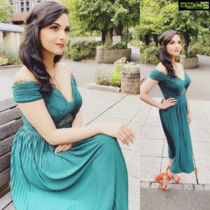 Ashwathy Warrier Instagram - Last pic for now from this series I’m obsessed with, created by @mytakeonmakeup 💕  #photography #shoot #actor #model #london #UK #india #soft #glowing #makeup #green #bridesmaids #brides #bridesmaid #eveninng #cocktails #simple #elegant #makeuplooks #makeuptutorial #makeupwedding #dress #dresses #blush jewellery #hairstyles #hair #chokerstatementpiece #obsessed #lovethislook #makeuptutorial #hair #photooftheday