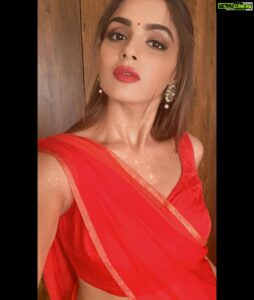 Asmita Sood Instagram - Mood ❤️‍🔥 #loveforindian #redlips #justme #asmitten #tiptipbarsapani