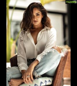 Asmita Sood Instagram - 🥥… 
.
.
.
.
Clicked : @super_devang 
MUA : @makeup_by_nainaa 
Hair : @little_hair_poetry 
Creative and production : @pixelspace_studios ; @amanlakhani 
Location : @cafepanamamumbai 
#ootd #shootdiaries #asmitasood #inhaleexhalerepeat #asmitten
