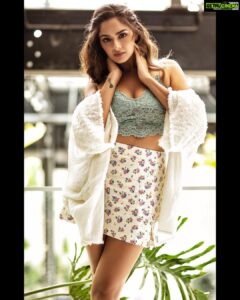 Asmita Sood Instagram - Caption this…
.
.
.
Clicked : @super_devang 
MUA : @makeup_by_nainaa 
Hair : @little_hair_poetry 
Creative and production : @pixelspace_studios ; @amanlakhani 
Location : @cafepanamamumbai 
#ootd #shootdiaries #asmitasood #asmitten