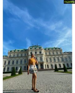 Asmita Sood Instagram - Soaking up some Viennese sun ☀️ 
.
.
.
.
#traveldiaries #euro2021 #vienna #austria #belvedere