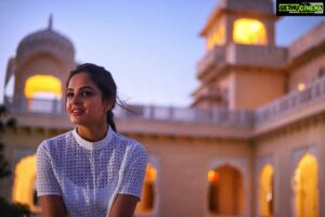 Asmita Sood Instagram - Glow✨#twilight #sunsets #magichour #luminiscence #glow #gold