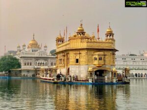 Banita Sandhu Instagram - I was fortunate enough to be a part of this journey 2 years ago. To travel to Amritsar for the first time. To tell an untold story that is, so traumatising yet, integral to understanding Punjabi history. To work with the genius himself @shoojitsircar again. 

Thank you so much for making me a part of your masterpiece, sir. I am so proud - as a Sikh Punjabi, as an actress and as your fan, always - to be attached to this movie. 

If you haven’t watched it yet, go to @primevideoin and witness the magic @vickykaushal09 has created on-screen right now!!! This film belongs to you, our Udham Singh 🤍