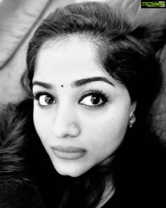 Chandini Sreedharan Instagram - Kannamoochchi Yaenada, En Manam Unakkoru Vilaiyaattu Bommaiyaa... 🖤🧿