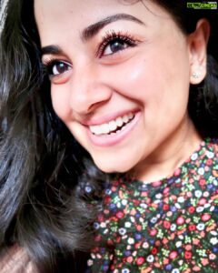 Chandini Sreedharan Instagram - Someone reminded me that I’m CHANDINI & that I can’t ever stop smiling bright even if I wanted to because it’s inbuilt (touch wood). My name means “MoonLight” & it’s one of the reasons I love my name so much! Always pulling myself up through it all & thankful for my family, friends & all of you who messaged & sent me love from near & far. Happiness & Love to you all ❤️🧿