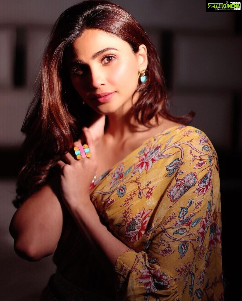 Actress Daisy Shah HD Photos and Wallpapers October 2021 - Gethu Cinema