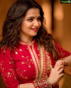 Dhivyadharshini Thumbnail - 188.7K Likes - Most Liked Instagram Photos