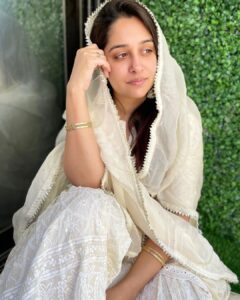 Dipika Kakar Instagram - #jummamubarak 🤲🏻
.
.
.
outfit by @aachho 
@dinky_nirh
