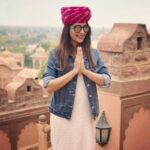 Dipika Kakar Instagram - time to say goodbye to this beautiful Palace so lets say it in their way 🙏🏻 !!! There is something about this place... the more we come here the more we fall in love with it!!! ❤️ @welcomhotelkhimsar Khimsar Fort
