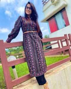 Dipika Kakar Instagram - I am Unapologetically myself 😜😍
.
.
Outfit by me 😍
footwear by @shopdaisie.in @dinky_nirh