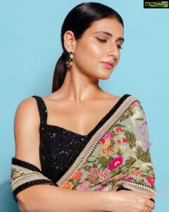 Fatima Sana Shaikh Instagram - #surajpemangalbhari
Outfit : @sabyasachiofficial 
Accessories : @outhousejewellery @vijayopticsin
Styled by @akshitas11
Assisted by @nishthaparwani 
HMU @vinitblunt786 @im__sal 
Shot by @kerry_monteen