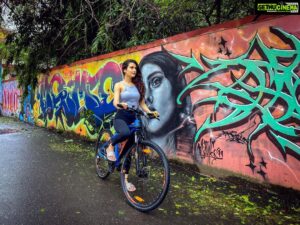 Fatima Sana Shaikh Instagram - 🚲

#throwback 
@adityabafna24
@giantbicyclesin 
@elementretail
#giantindia #giantbicycle
#rideliferidegiant #cycling 
Graffiti by- @zake_india fawad Also @fewandfarwomen
