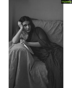 Fatima Sana Shaikh Instagram - tū kahānī hī ke parde meñ bhalī lagtī hai 
zindagī terī haqīqat nahīñ dekhī jaatī 
-Akhtar Saeed Khan

📸@tejasnerurkarr
