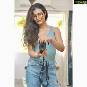 Fatima Sana Shaikh Instagram - Aaj socha aaina dekhun. Main dikh gayi
🤓
#selfietime #bored