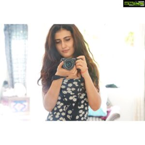Fatima Sana Shaikh Instagram - #selfietime 🌼🌼🌼
#quarantinelife