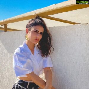 Fatima Sana Shaikh Instagram - #ajeebdastaans 

Wearing : @zara @antarez.jewels
Styled by : @akshitas11
Assisted by : @nishthaparwani