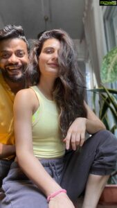 Fatima Sana Shaikh Instagram - Thodi masti with @shazebsheikh 
Humaara version of #dontrushchallenge

@tangerineartsstudio