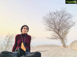 Fatima Sana Shaikh Instagram - Shoot se pehle sab ko zabardasti trek pe leke gaee 🤓#udaipur