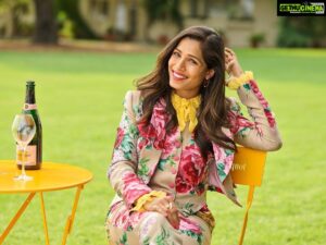 Freida Pinto Instagram - Only smiles and sunshine for me today please!