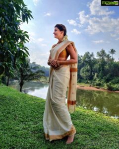 Hamsa Nandini Instagram - Happy Onam 🙏🌼
.
#kerala🌴 #swanstories