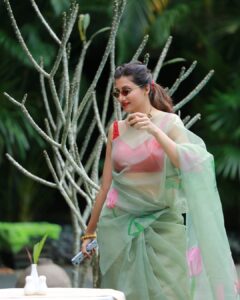 Hamsa Nandini Instagram - Just!
.
📸@shan_alappy , @greenwoodsthekkady 
.
#swanstories