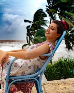 Hamsa Nandini Instagram - Sometimes the most productive thing you can do is 'Relax' 😇 😋
.
.
.
#Goa #looseyourself #livingmybestlife❤️ #sundown #cocktails #beaches #goadiaries #lookoftheday #hamsanandini #swanstories