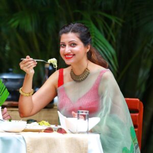 Hamsa Nandini Instagram - Swipe ➡️ to taste the Idiyappam with Chicken Ishtu with me 😆.
.
Video is up on my channel. Click on the link in my bio. 
.
#swankitchen #Swanstories