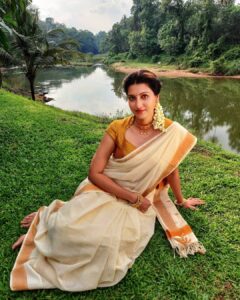 Hamsa Nandini Instagram - Happy Onam 🙏🌼
.
#kerala🌴 #swanstories